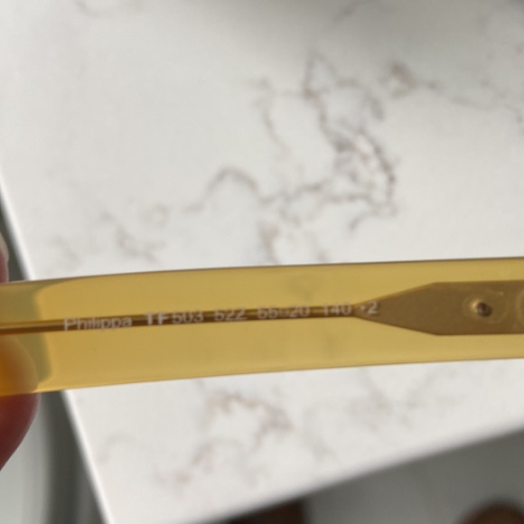 Like New! Tom Ford, Gorgeous pair of sunglasses with case, model# TF503 - Picture 6 of 8